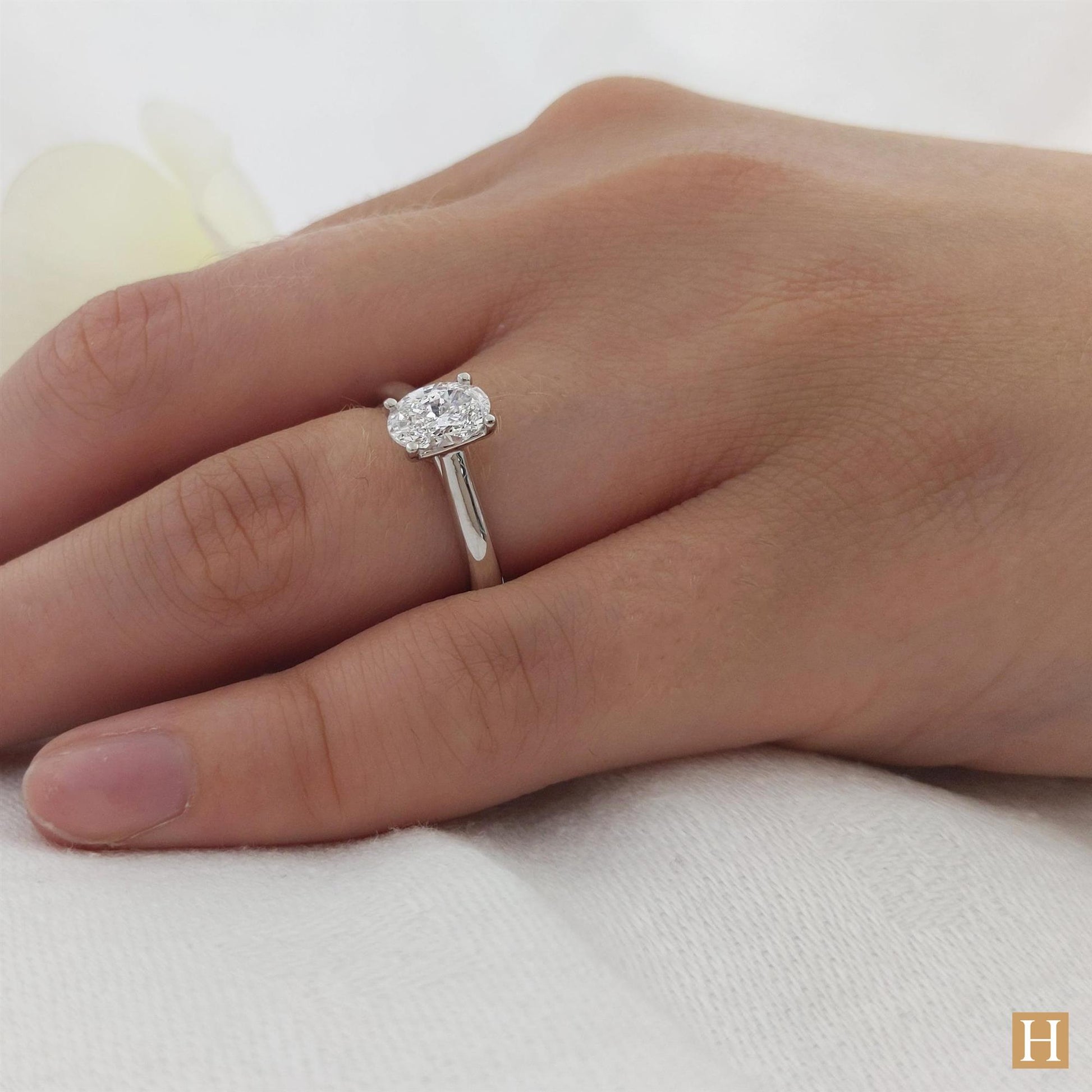 Platinum Classic Oval Engagement Ring