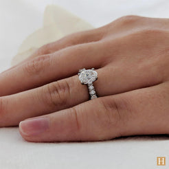 Platinum Inisheer Classic Oval Engagement Ring