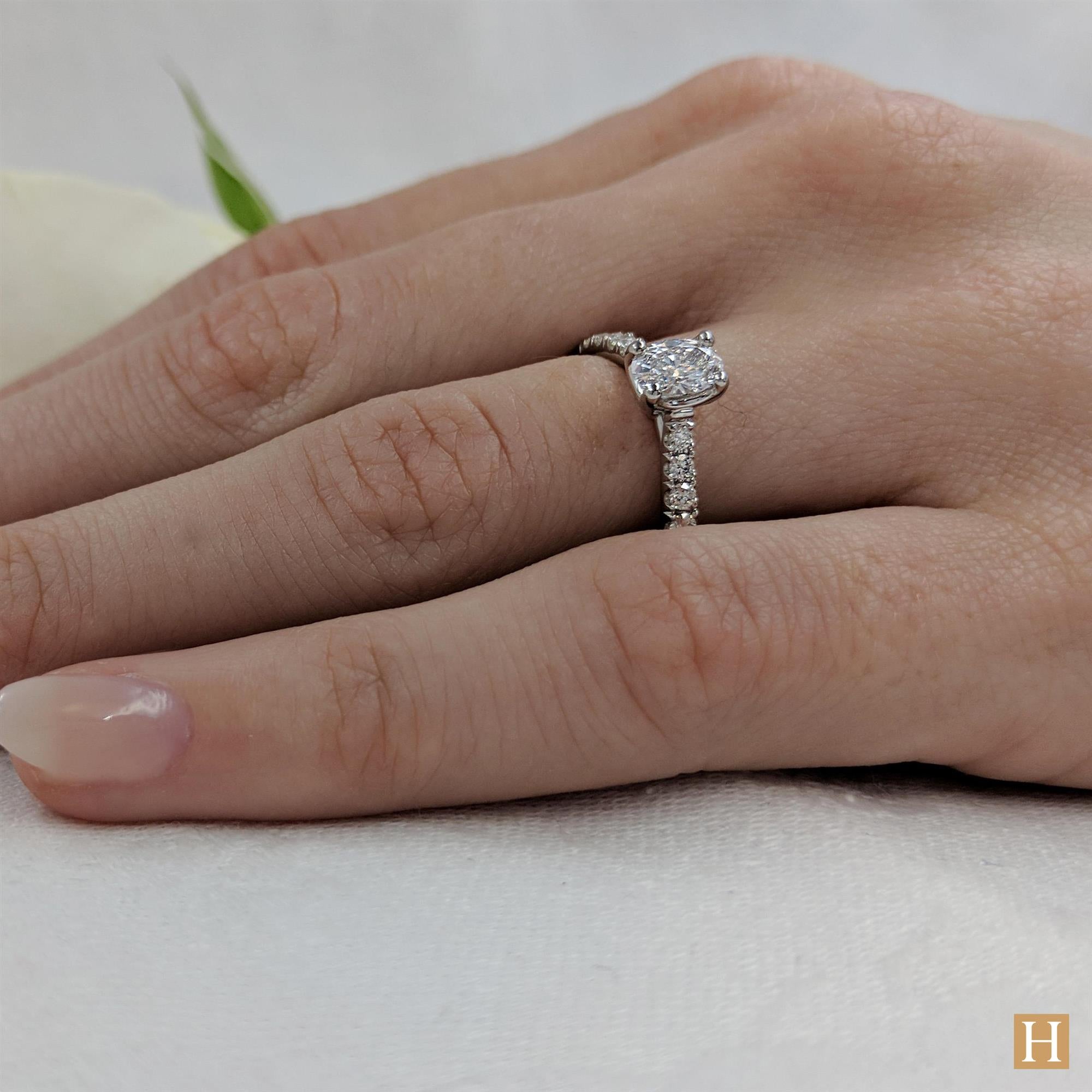 Platinum Inisheer Classic Oval Engagement Ring