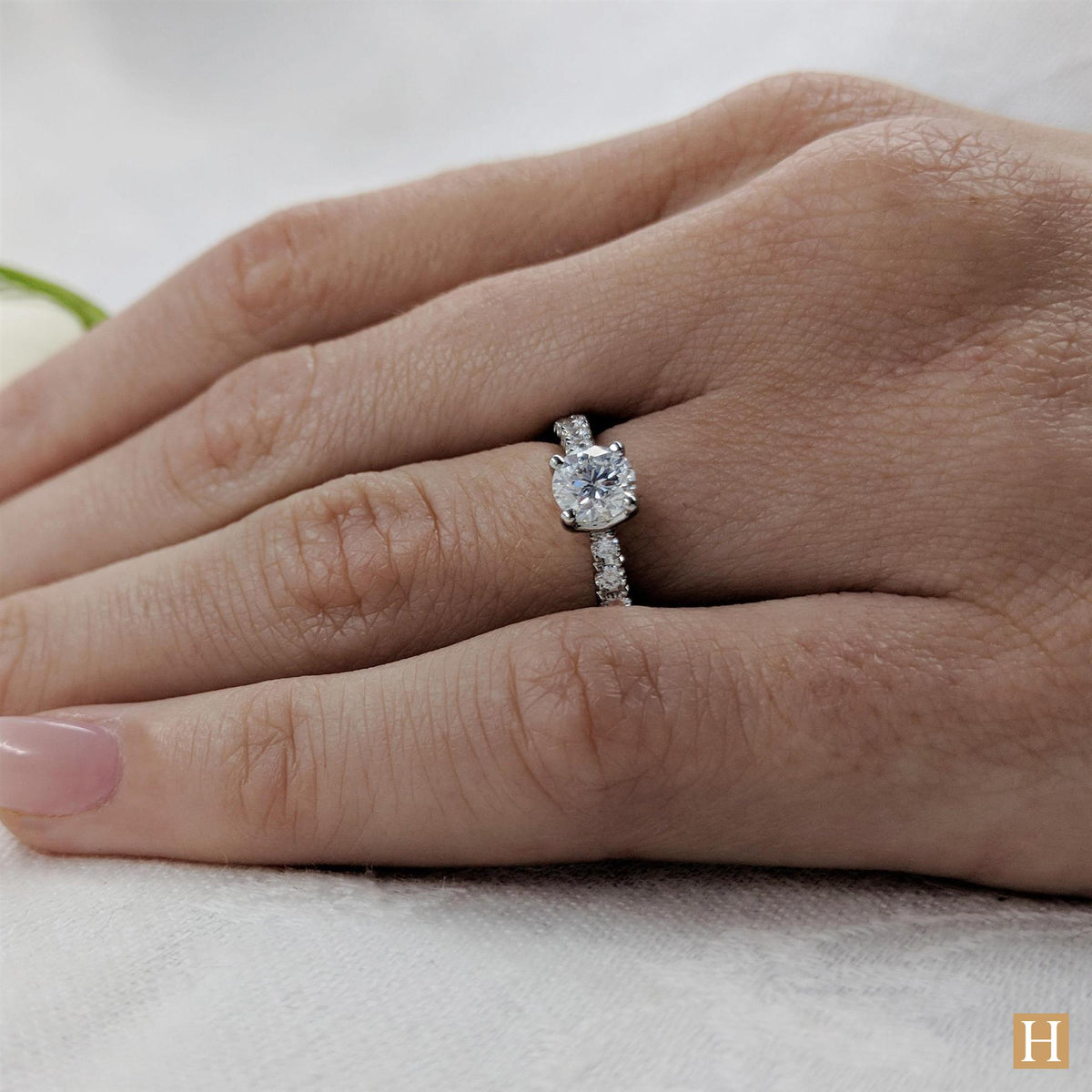 Platinum Inisheer Classic Round Engagement Ring