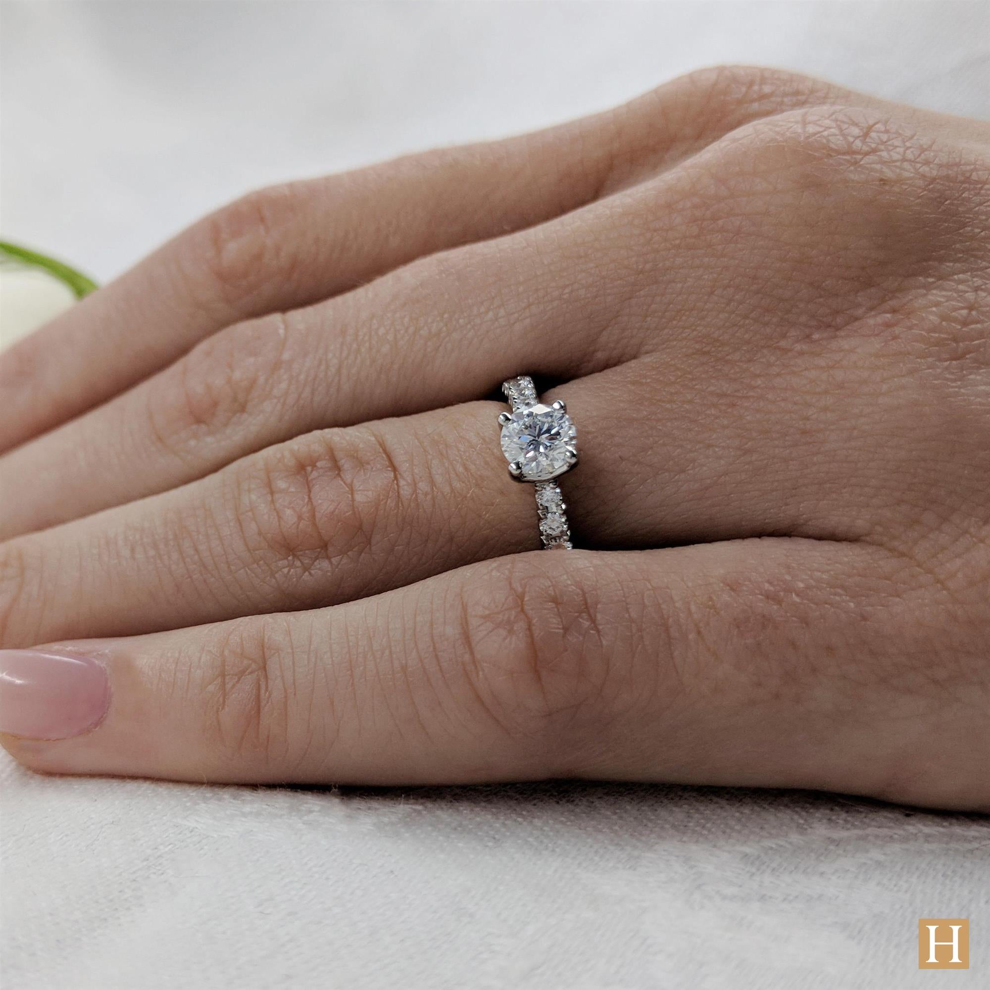 Platinum Inisheer Classic Round Engagement Ring