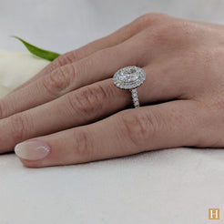 Platinum Inisheer Oval Engagement Ring