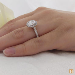 Platinum Inisheer Oval Engagement Ring