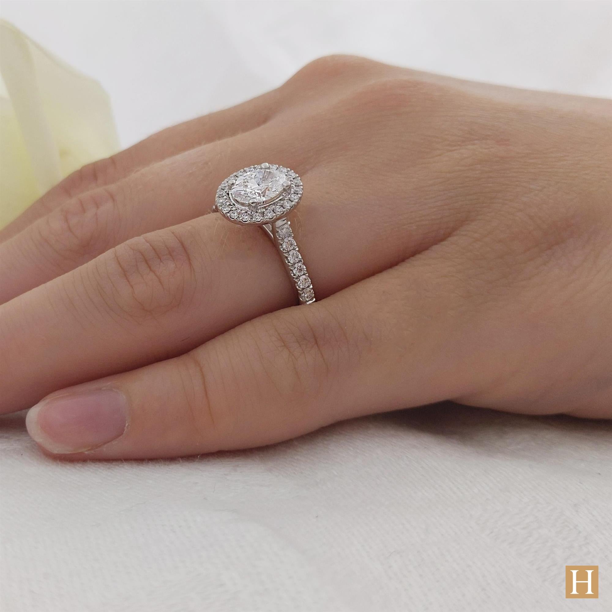 Platinum Inisheer Oval Engagement Ring