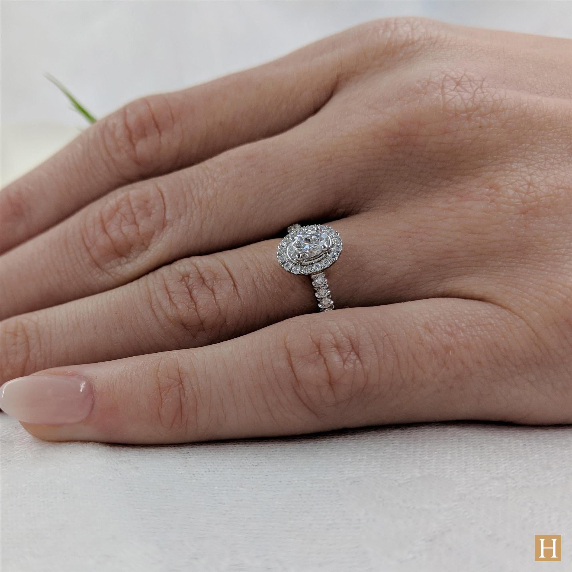 Platinum Inisheer Oval Engagement Ring