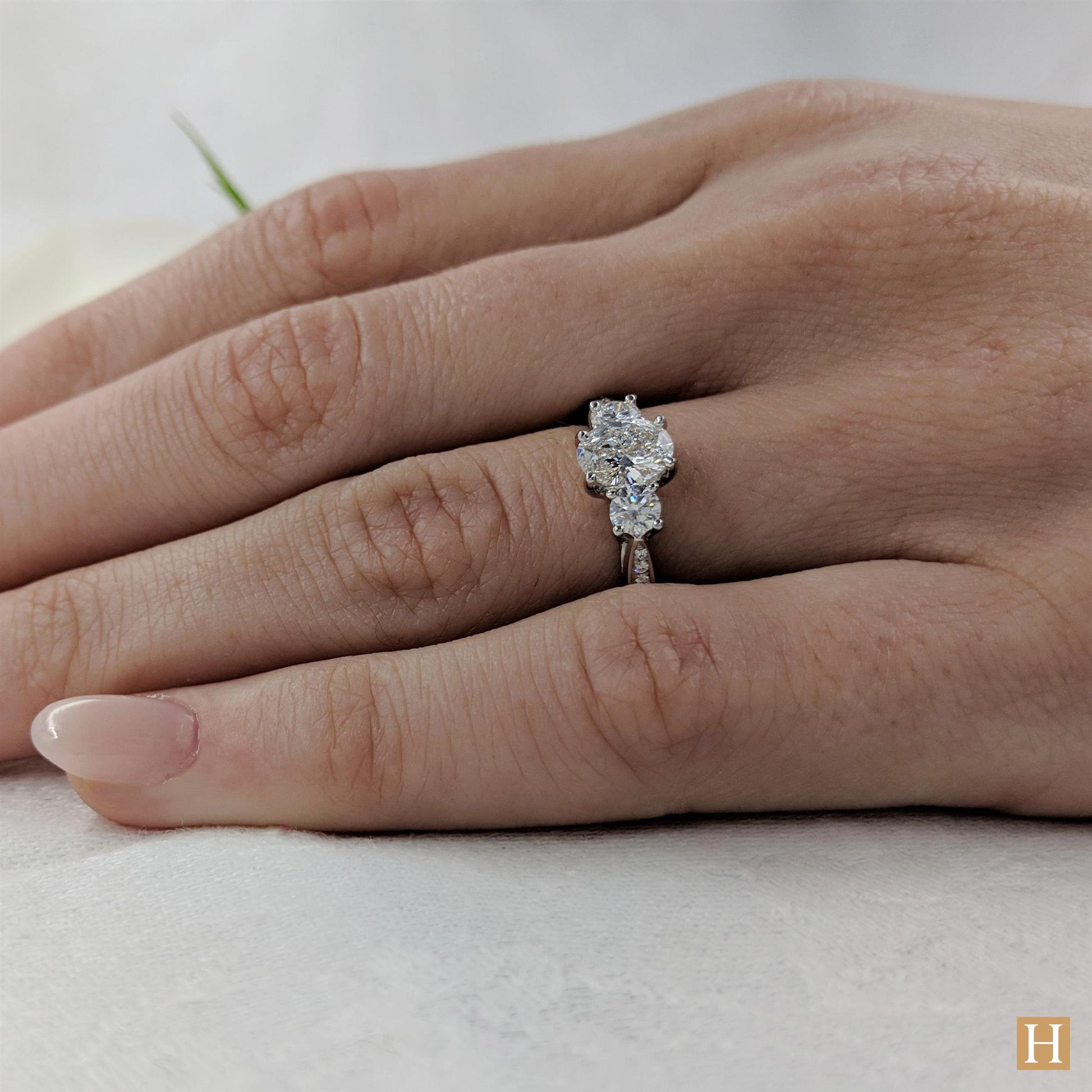 Platinum Memoire Oval Three Stone Engagement Ring