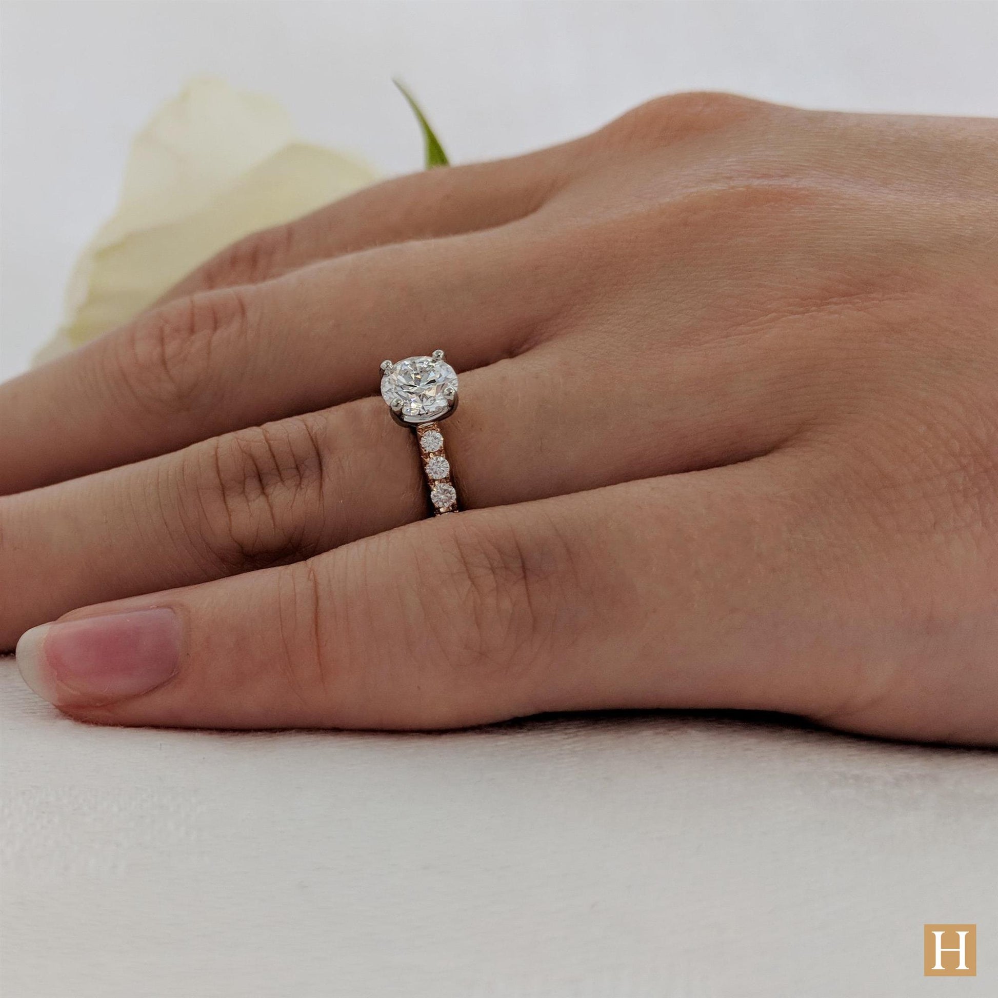 Rose Gold Inisheer Classic Round Engagement Ring