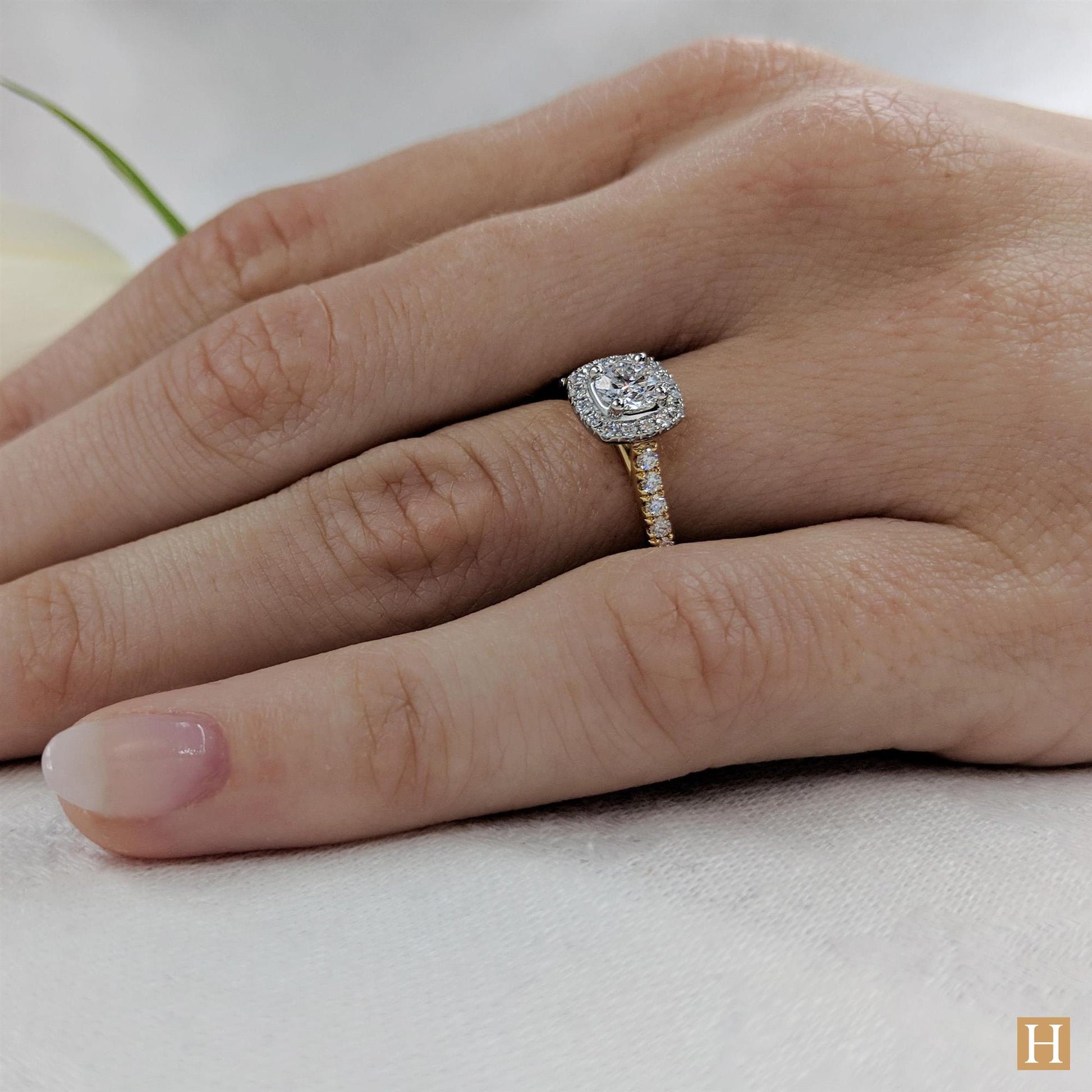 Yellow Gold Inisheer Brava Engagement Ring