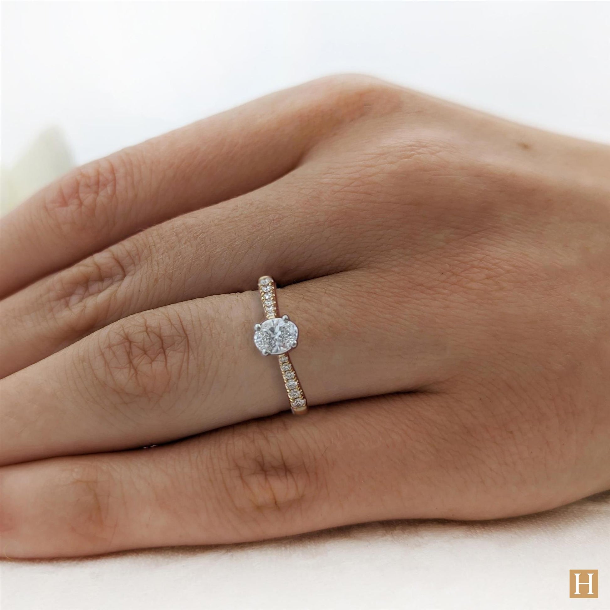 Yellow Gold Inisheer Classic Oval Engagement Ring